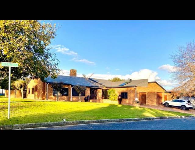 4 BEDROOM HOUSE FOR SALE IN PANORAMA